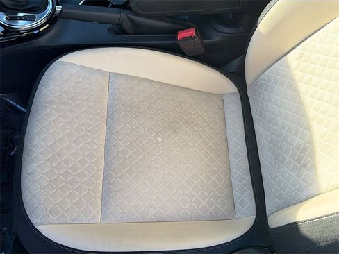 Used 2019 Volkswagen Beetle 2.0T SE image 18