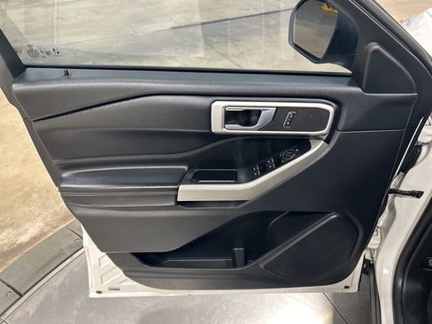 Used 2022 Ford Explorer XLT w/ Equipment Group 202A image 13