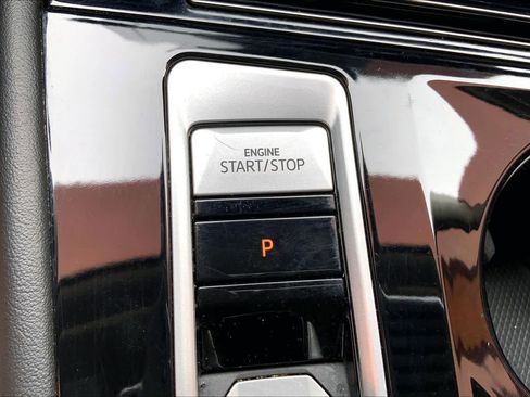 Used 2024 Volkswagen Atlas SE FWD image 35