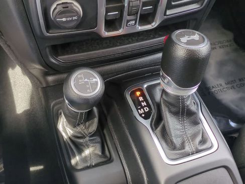 Used 2024 Jeep Wrangler Unlimited Sahara AWD/4WD image 32