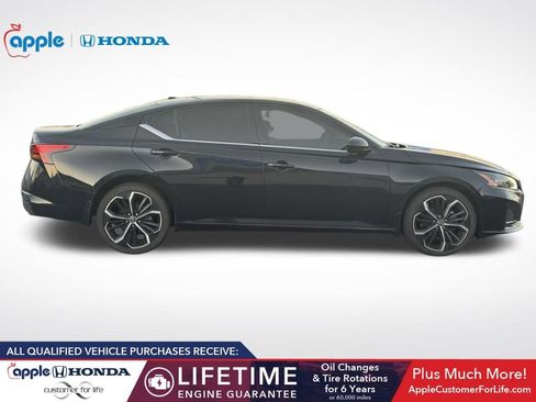 Used 2024 Nissan Altima 2.5 SR w/ SR Premium Package image 8