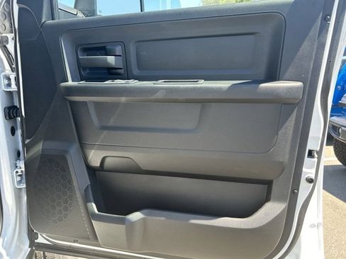 Used 2024 RAM 2500 Tradesman w/ Chrome Appearance Group image 34