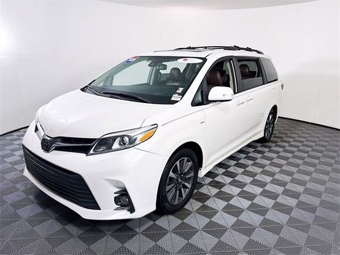 Used 2020 Toyota Sienna Limited image 3