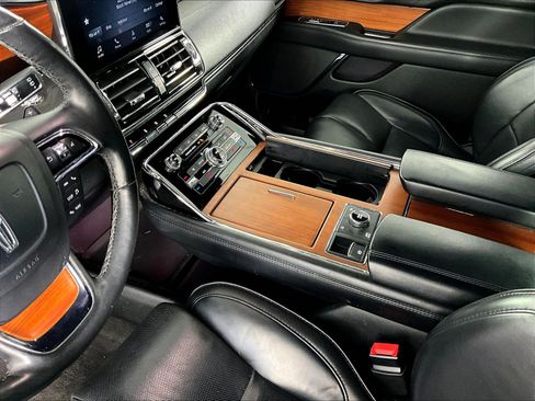 Used 2019 Lincoln Navigator L Select AWD/4WD image 17