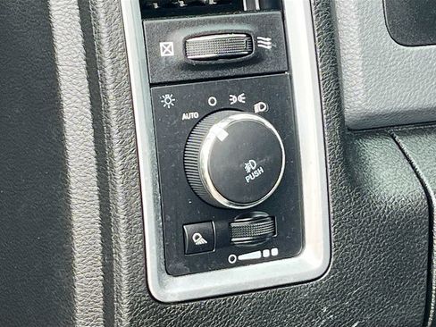 Used 2019 RAM 1500 Big Horn RWD image 10