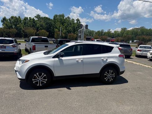 Used 2016 Toyota RAV4 LE FWD image 7