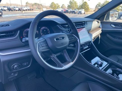 New 2025 Jeep Grand Cherokee Limited image 13