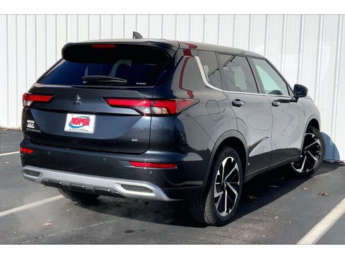Used 2024 Mitsubishi Outlander SE image 11