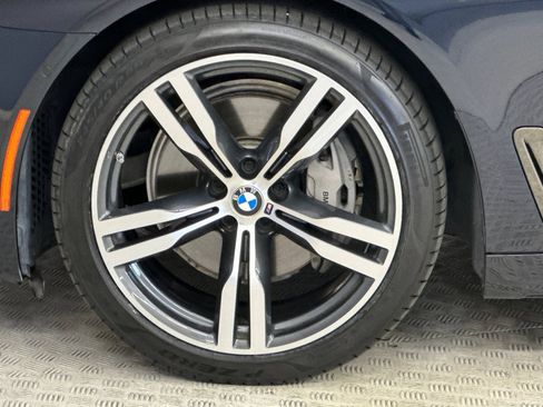 Used 2019 BMW 740i image 11