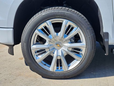 New 2026 Chevrolet Silverado 1500 High Country w/ High Country Premium Package AWD/4WD image 7