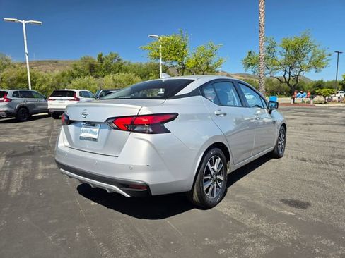 Used 2025 Nissan Versa SV FWD image 7