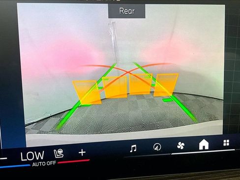 Used 2025 BMW 430i Coupe w/ Convenience Package image 21