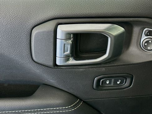 Used 2023 Jeep Wrangler Sahara image 15