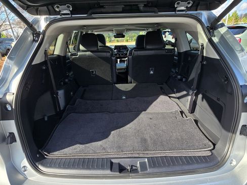 Used 2024 Toyota Highlander XLE image 31