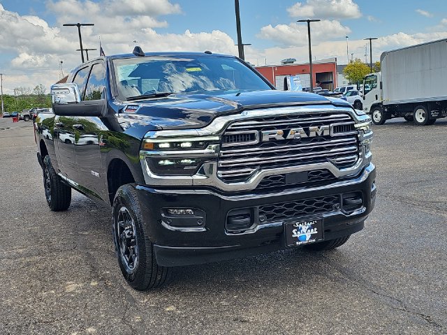 Used 2025 RAM 3500 Laramie AWD/4WD image 17
