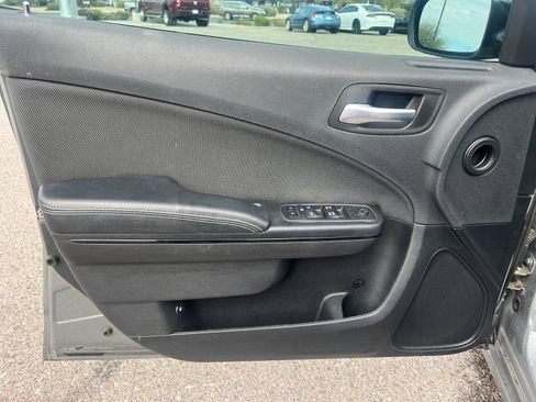 Used 2017 Dodge Charger SE w/ Blacktop Package image 13