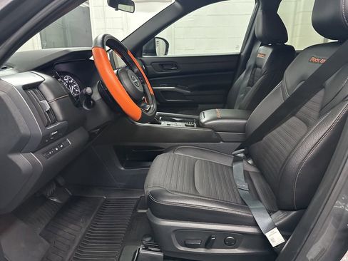Used 2025 Nissan Pathfinder Rock Creek AWD/4WD image 19