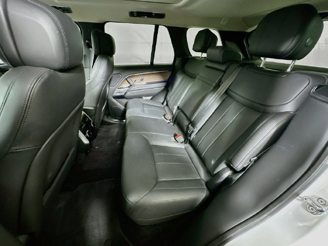 Used 2025 Land Rover Range Rover SE AWD/4WD image 22