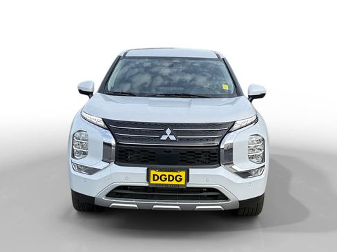 Used 2024 Mitsubishi Outlander SE image 8
