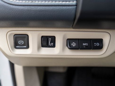 Used 2021 GMC Acadia Denali w/ GMC Pro Grade Package image 21