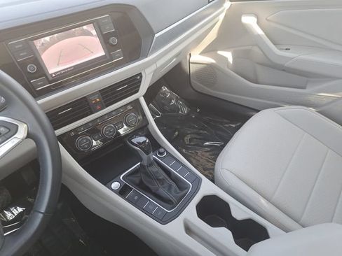Certified 2023 Volkswagen Jetta SE FWD image 25
