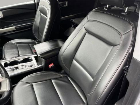 Used 2023 Ford Explorer XLT w/ Equipment Group 202A image 12