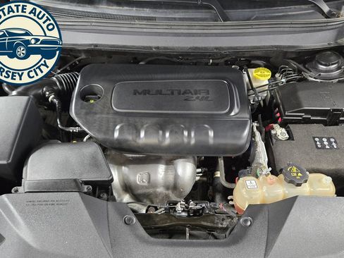 Used 2021 Jeep Cherokee Latitude Plus w/ Sun & Sound Group AWD/4WD image 41