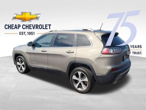 Used 2019 Jeep Cherokee Limited w/ Luxury Group FWD image 3