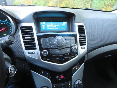 Used 2012 Chevrolet Cruze LT image 16