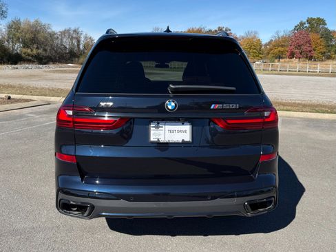 Used 2022 BMW X7 M50i image 6