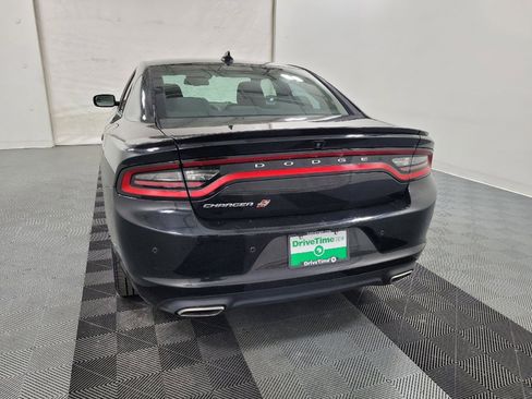 Used 2019 Dodge Charger SXT image 6
