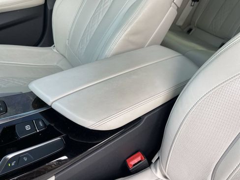 Used 2020 BMW M550i xDrive AWD/4WD image 21