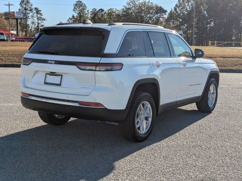 New 2025 Jeep Grand Cherokee Laredo RWD image 9