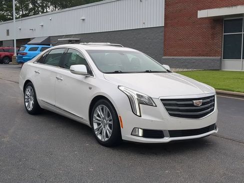 Used 2019 Cadillac XTS Luxury FWD image 1