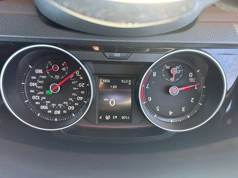 Used 2018 Volkswagen GTI SE FWD image 16