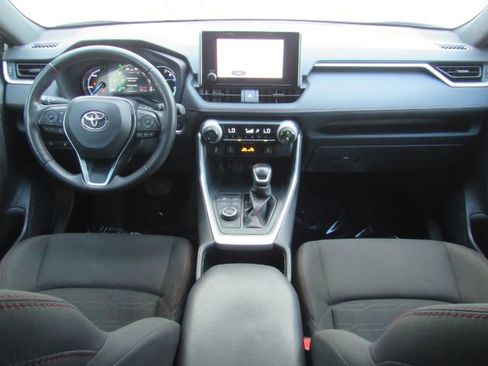 Used 2024 Toyota RAV4 SE image 3
