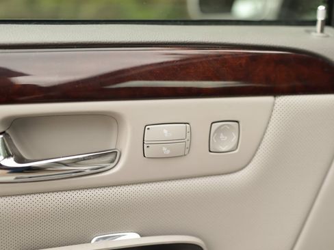 Used 2007 Cadillac DTS Luxury II image 30