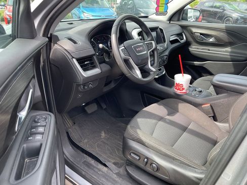 Used 2024 GMC Terrain SLE w/ Driver Convenience Package FWD image 5