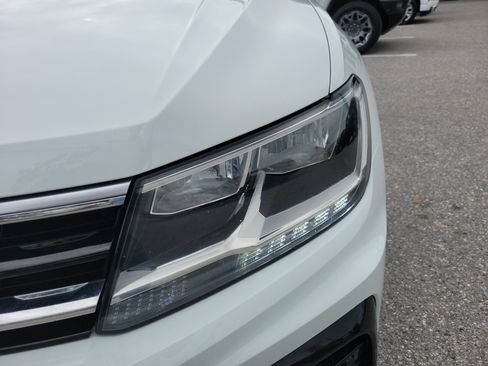 Used 2020 Volkswagen Tiguan SE R-Line image 9