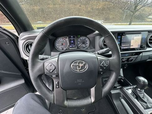 Used 2017 Toyota Tacoma TRD Sport w/ Premium & Technology Package image 14