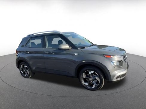 Used 2025 Hyundai Venue SEL image 2