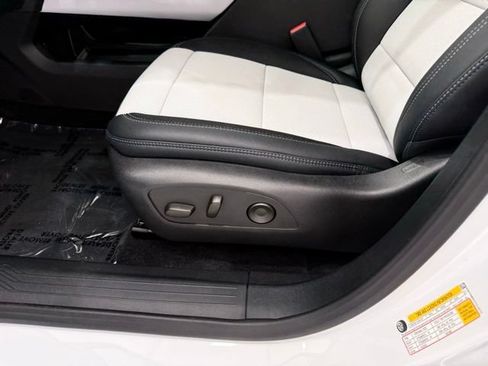 New 2026 Chevrolet Equinox EV LT w/ Convenience Package II AWD/4WD image 16