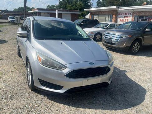 Used 2016 Ford Focus SE FWD image 1