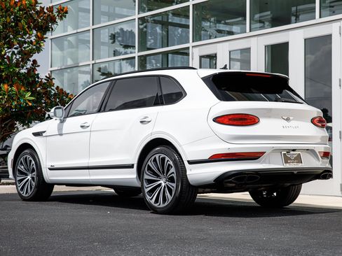 Certified 2023 Bentley Bentayga Extended Wheelbase AWD/4WD image 7