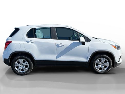 Used 2017 Chevrolet Trax LS FWD image 6