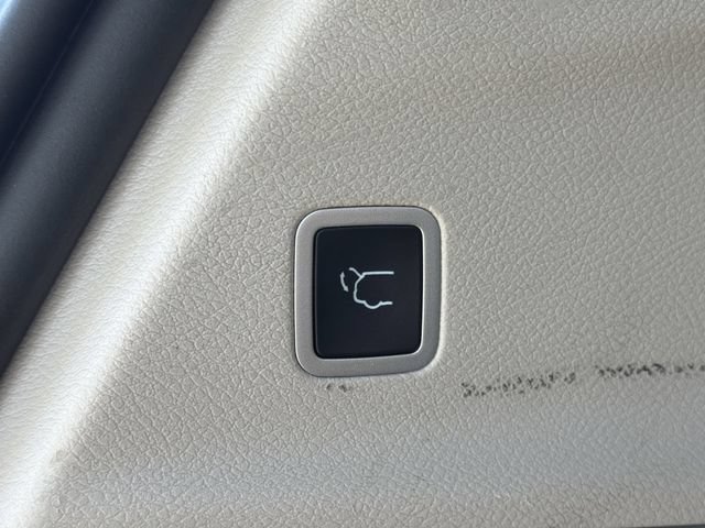 Used 2024 Chrysler Pacifica Touring-L FWD image 27