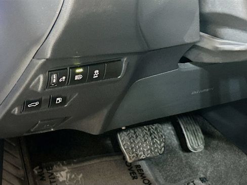 Used 2025 Toyota Corolla Cross AWD Hybrid w/ Convenience Package image 8