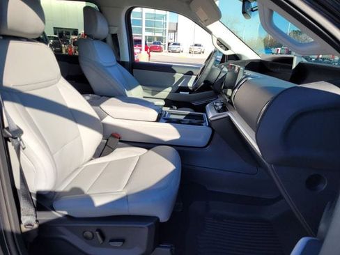 New 2026 Ford Expedition Active RWD image 13