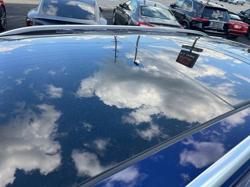 Used 2022 Volkswagen Tiguan SE w/ Panoramic Sunroof Package AWD/4WD image 9