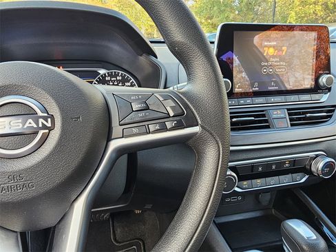 Used 2024 Nissan Altima 2.5 SV image 24